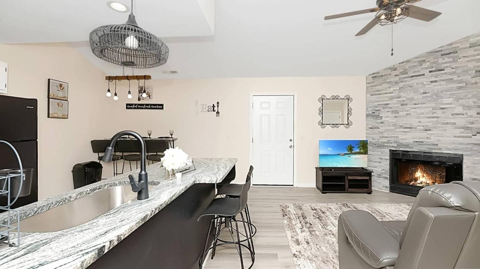 Convenient Modern Villa, 3 Beds, Near Everything