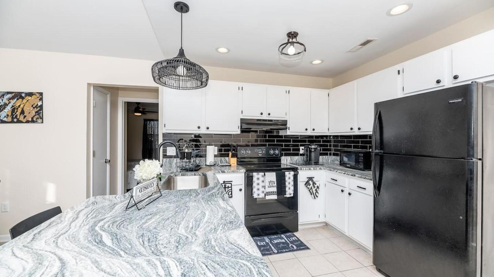 Convenient Modern Villa, 3 Beds, Near Everything
