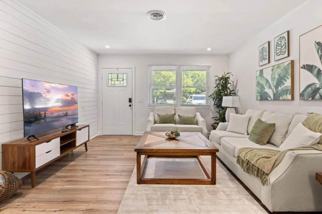 The Violet House Apartment *
