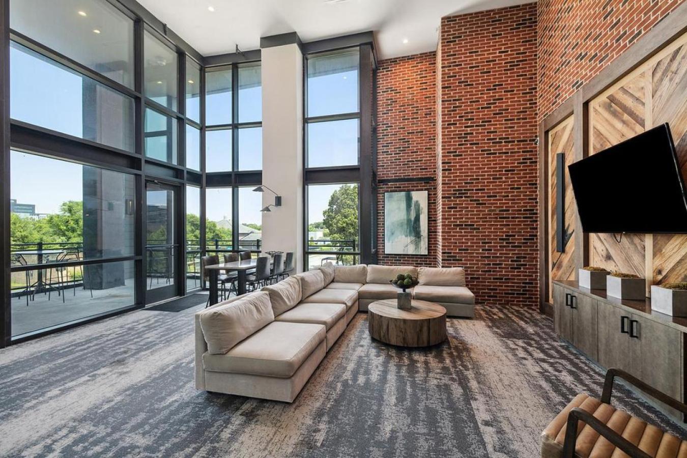 Apartment Landing At Meeting Street Lofts - In East Charleston