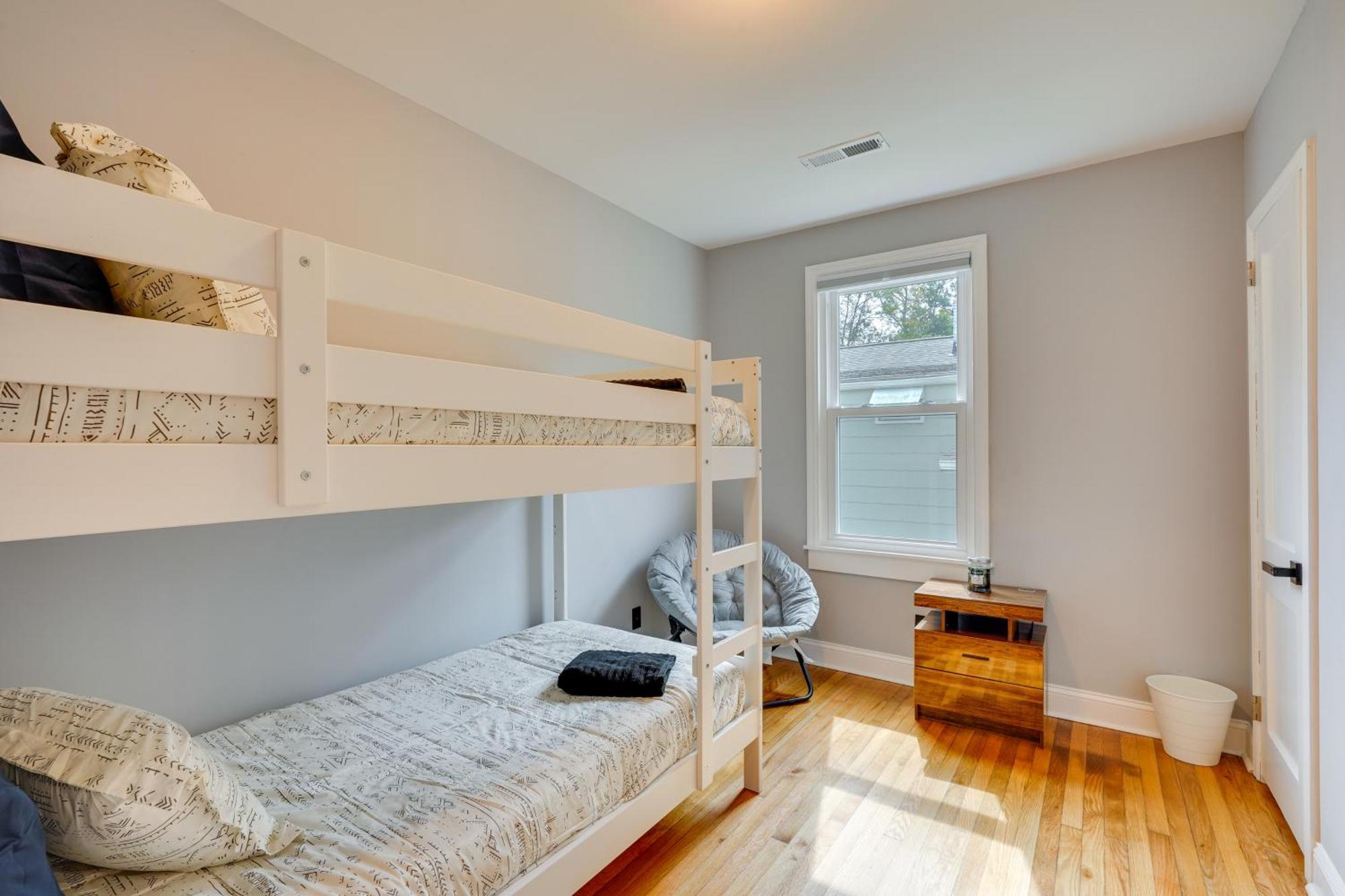 3 Mi To Park Circle North Abode! Holiday home *