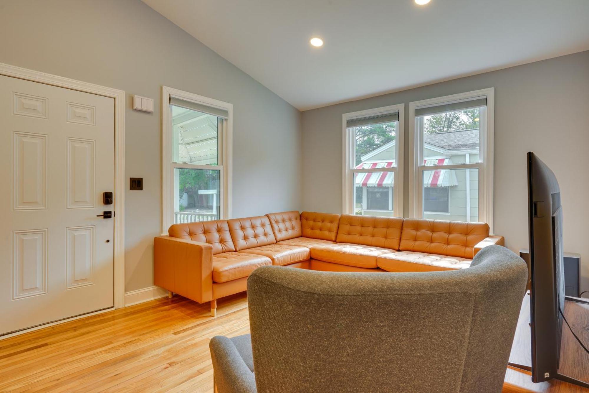 3 Mi To Park Circle North Abode! Holiday home *