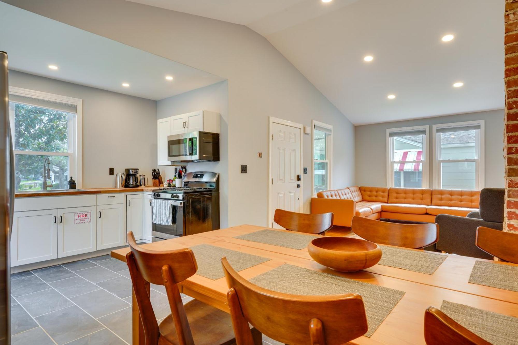 3 Mi To Park Circle North Abode! Holiday home *