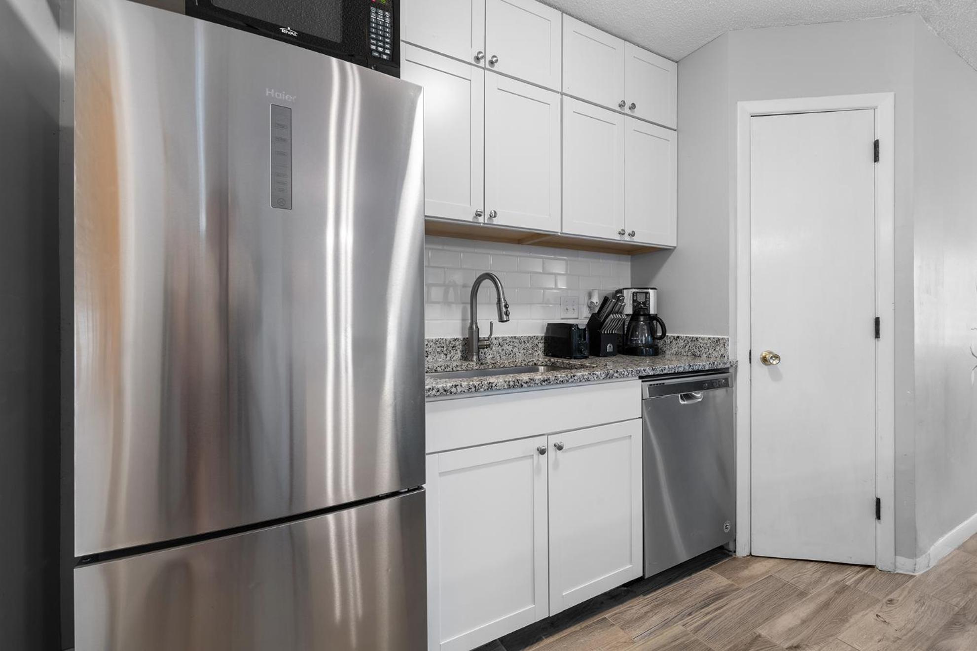 Amazing, Oasis, Mins From The And Charleston, Free Wine Apartment