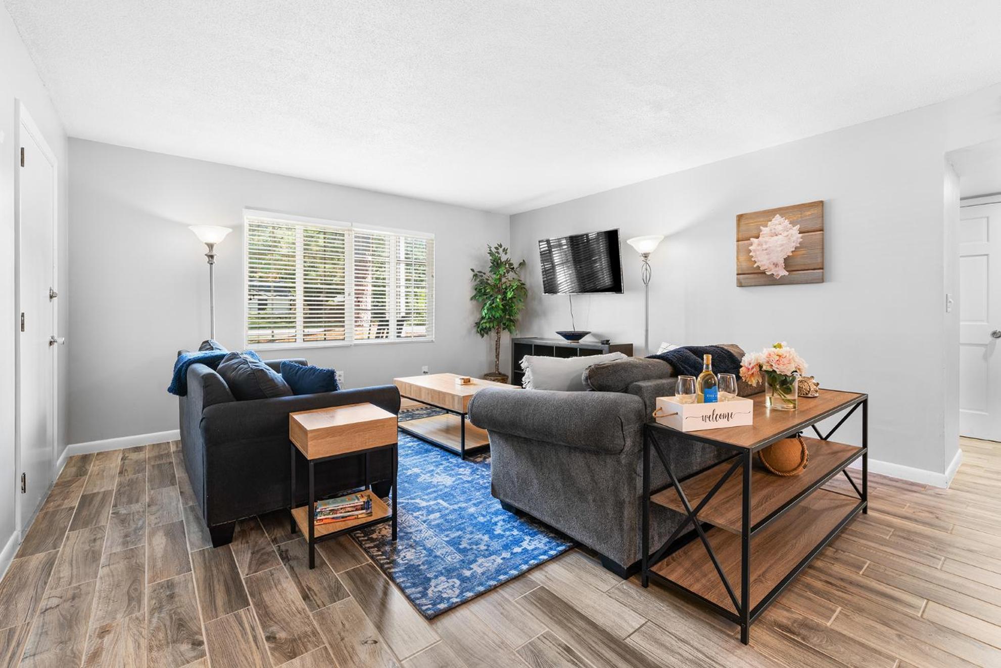 Apartment Amazing, Oasis, Mins From The And Charleston, Free Wine
