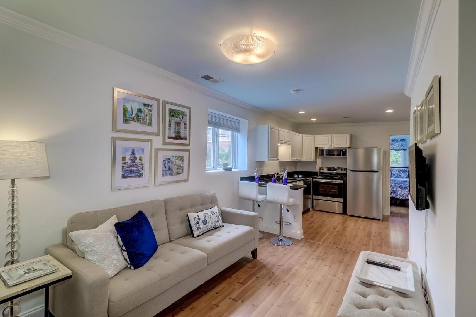 King Bee Apartment Charleston