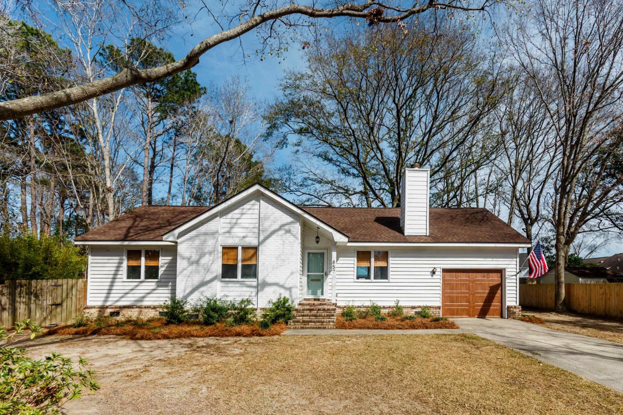 Southern Serenity Fenced In Yard Pet Friendly Holiday home