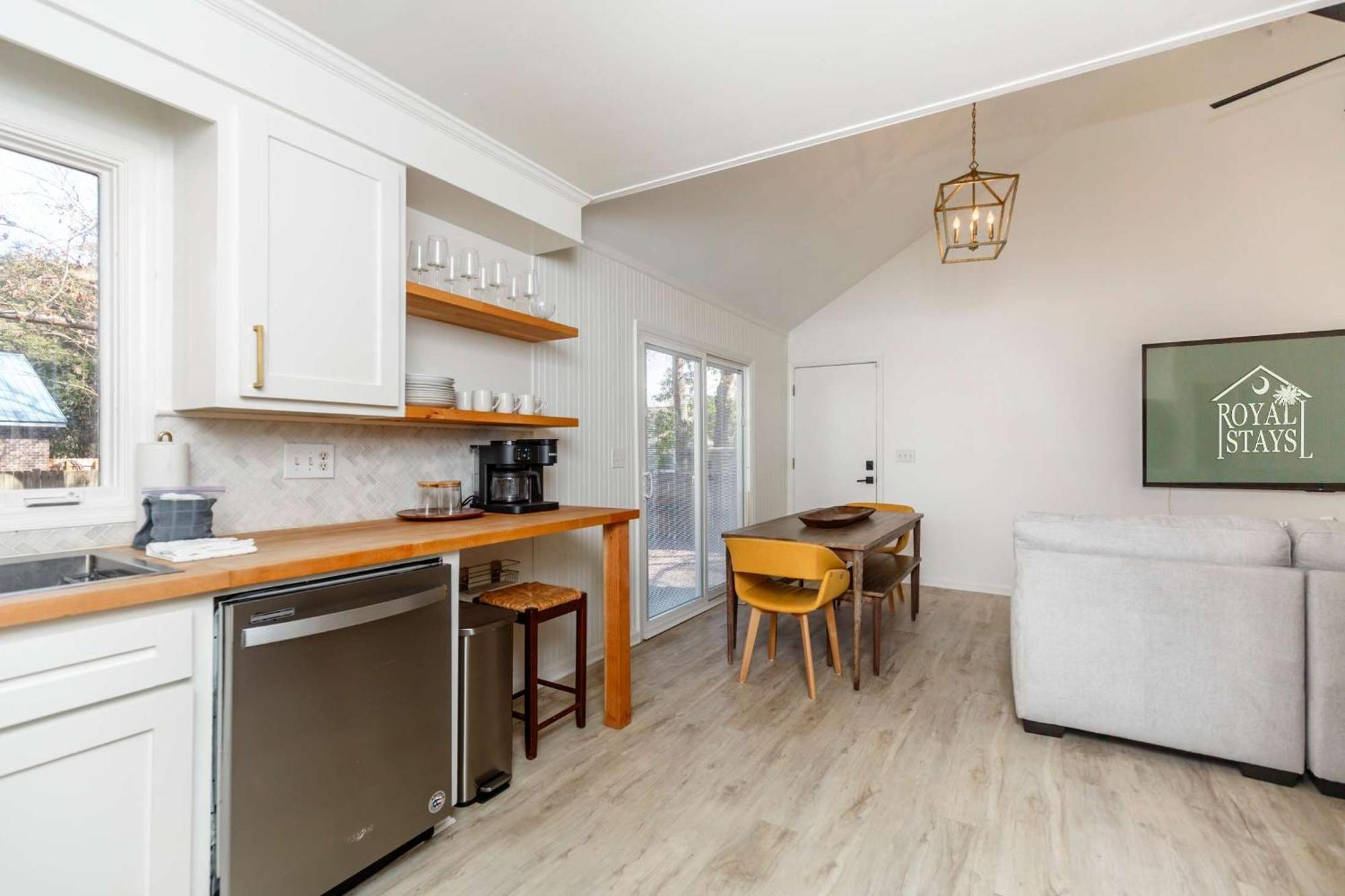 Southern Serenity Fenced In Yard Pet Friendly Holiday home Charleston