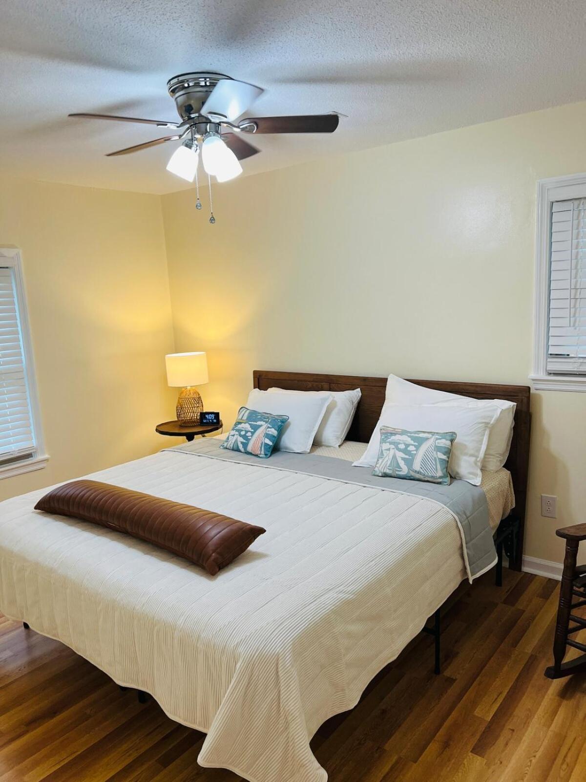 Cozy Retreat Close To Downtown Holiday home Charleston