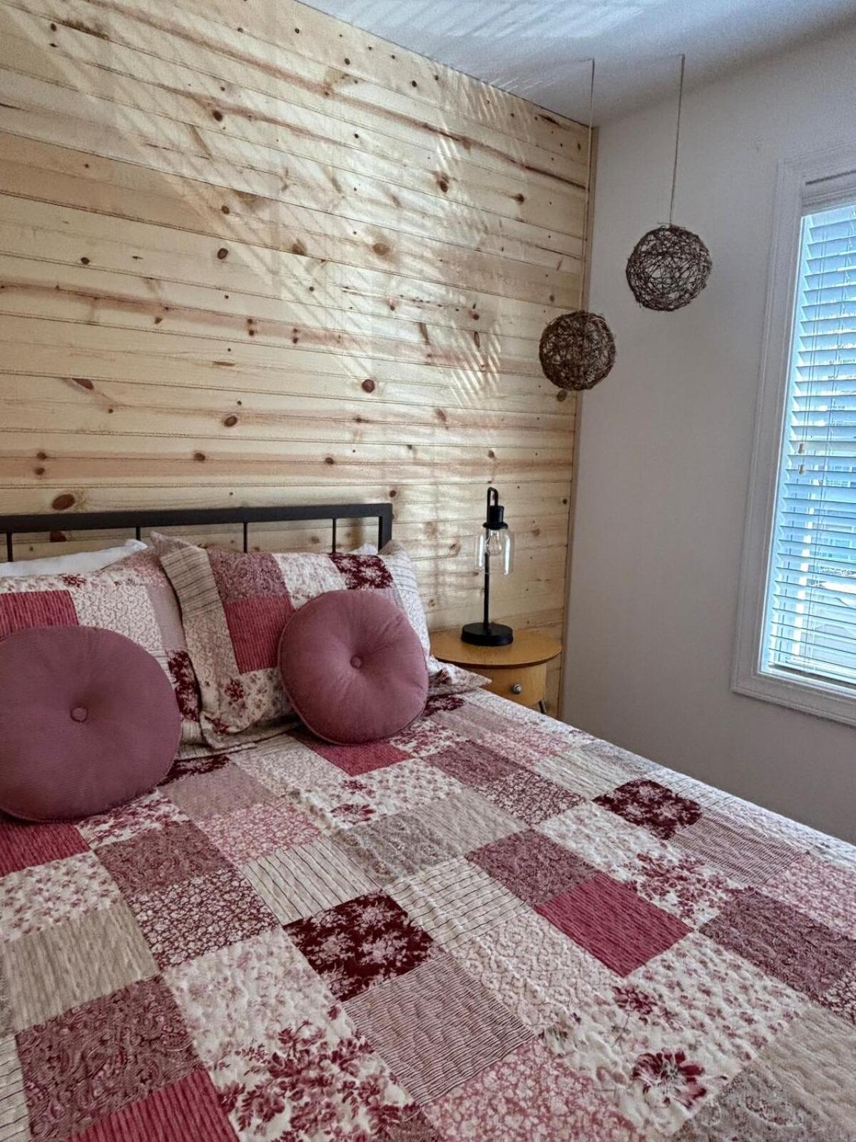 Sunset Serenity!!-tropical Waterfront Oasis-huge Private Patio-10min To Kingst & Beaches