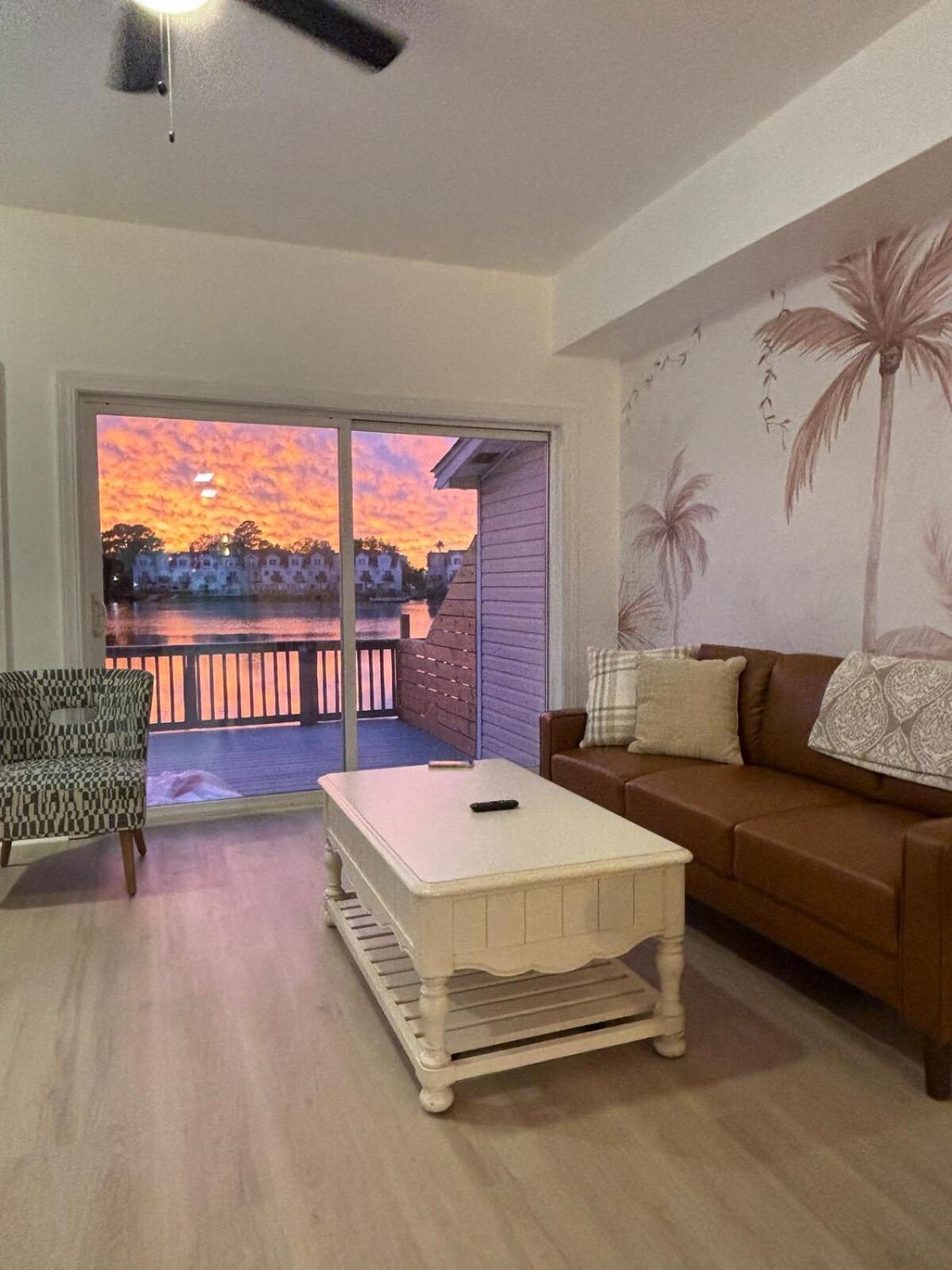 Sunset Serenity!!-tropical Waterfront Oasis-huge Private Patio-10min To Kingst & Beaches * Charleston
