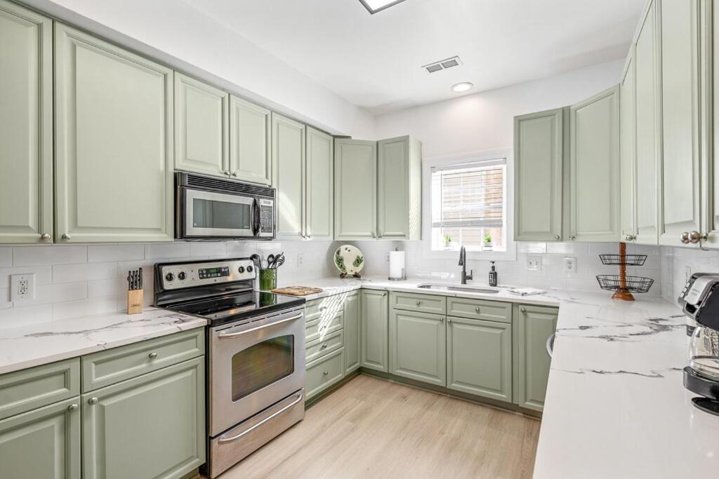 Holiday home Sunset Serenity!!-tropical Waterfront Oasis-huge Private Patio-10min To Kingst & Beaches Charleston