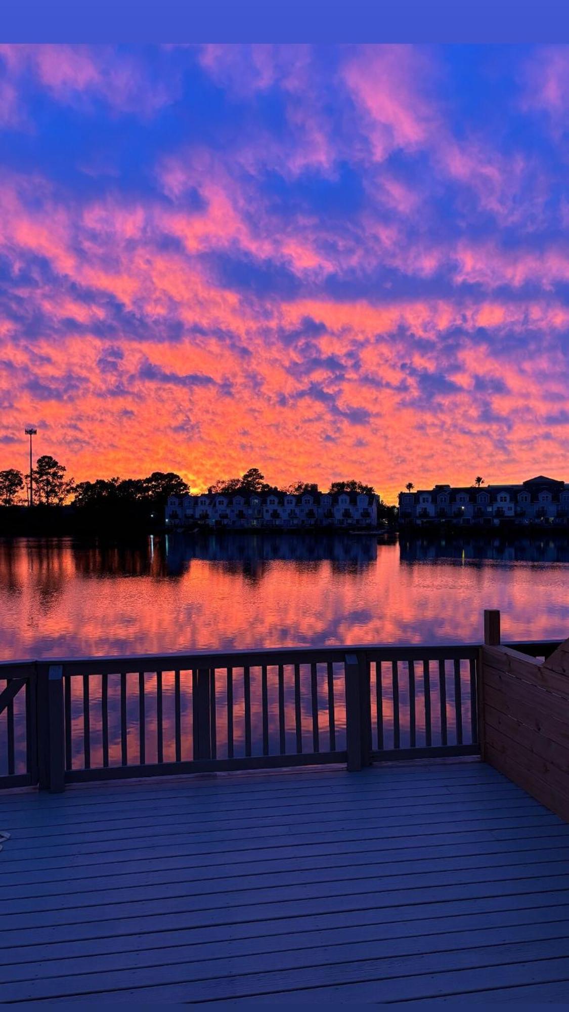Holiday home Sunset Serenity!!-tropical Waterfront Oasis-huge Private Patio-10min To Kingst & Beaches Charleston