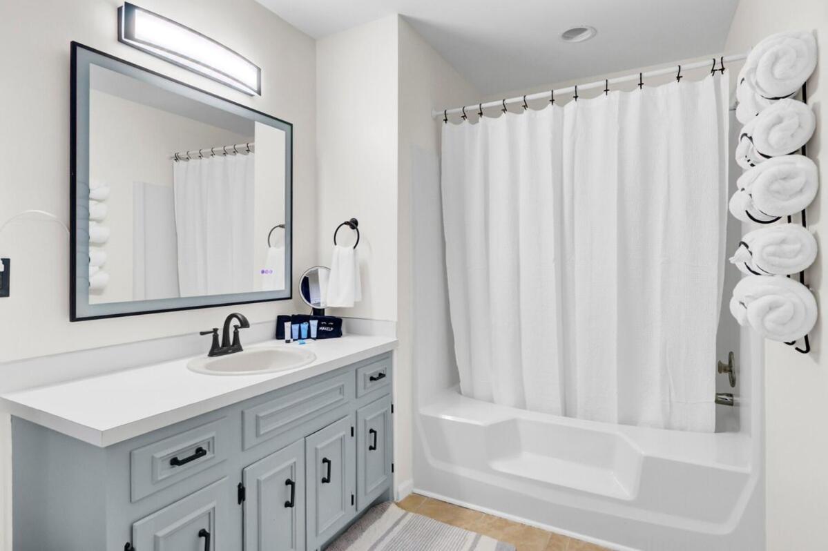 Your Storybook Hideaway - Game - 10 Minutes From Airport Holiday home Charleston