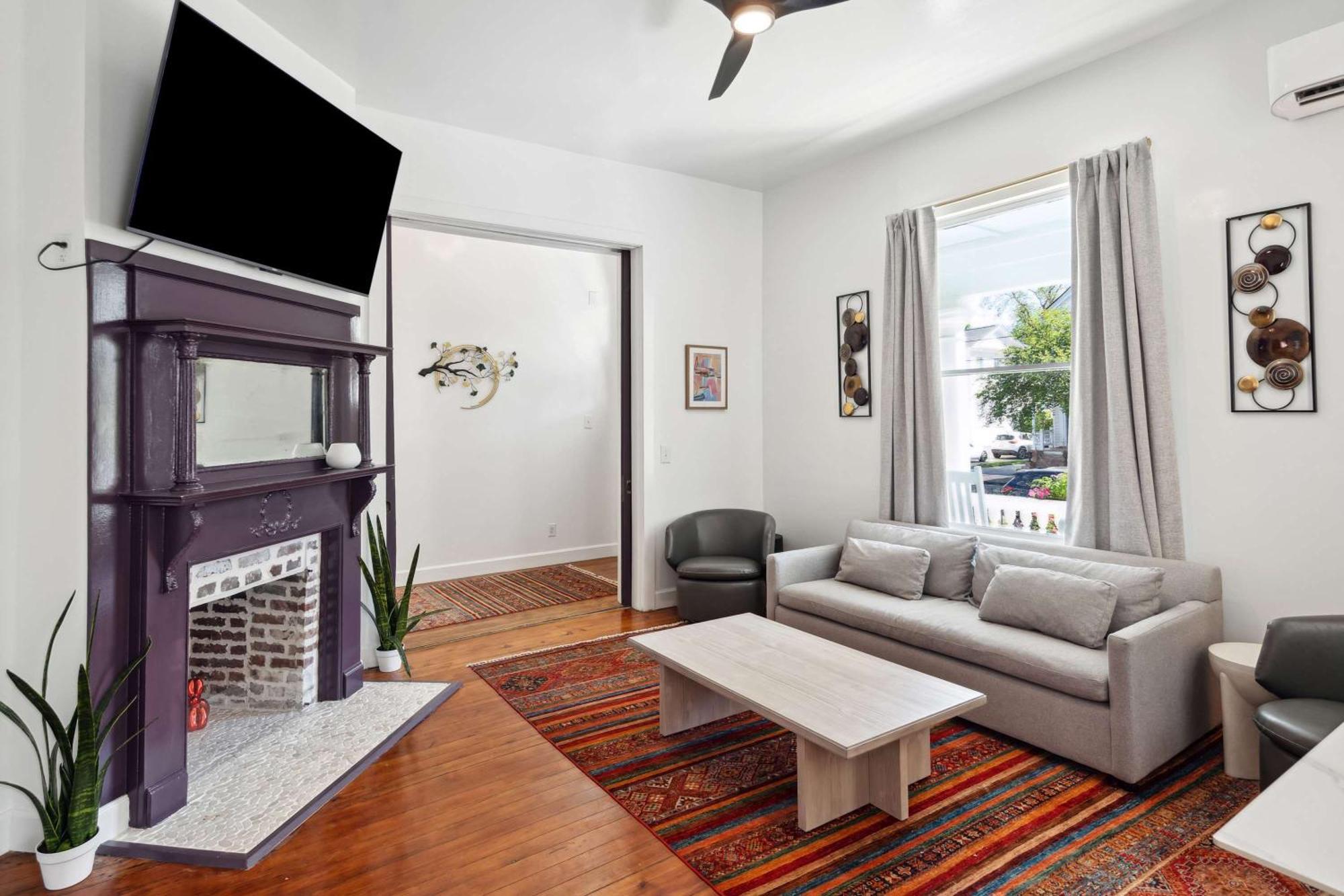 Holiday home Artsy In Victorian With Heated Salt Water Pool Charleston