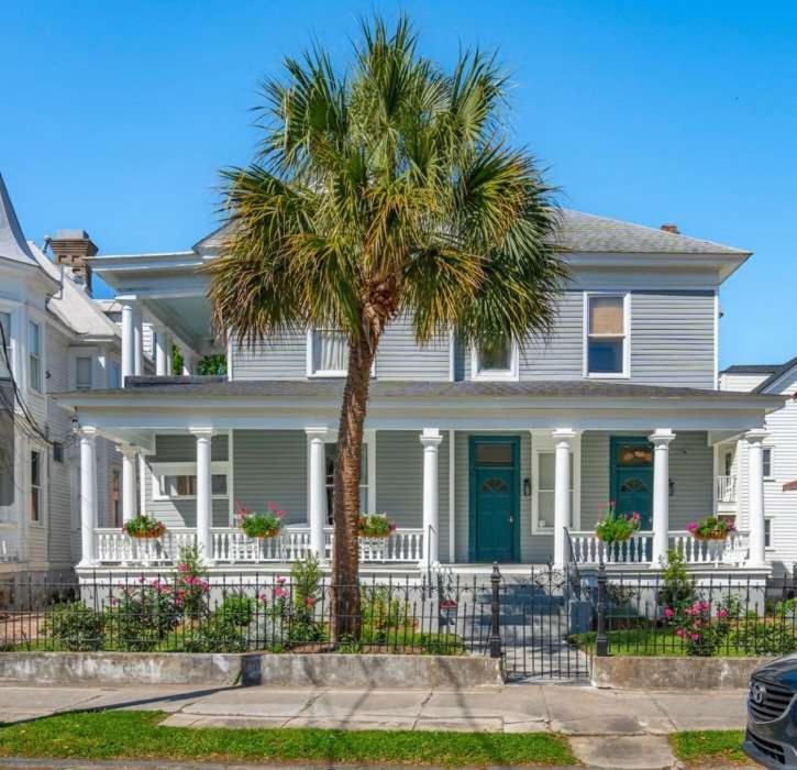 Artsy In Victorian With Heated Salt Water Pool *
