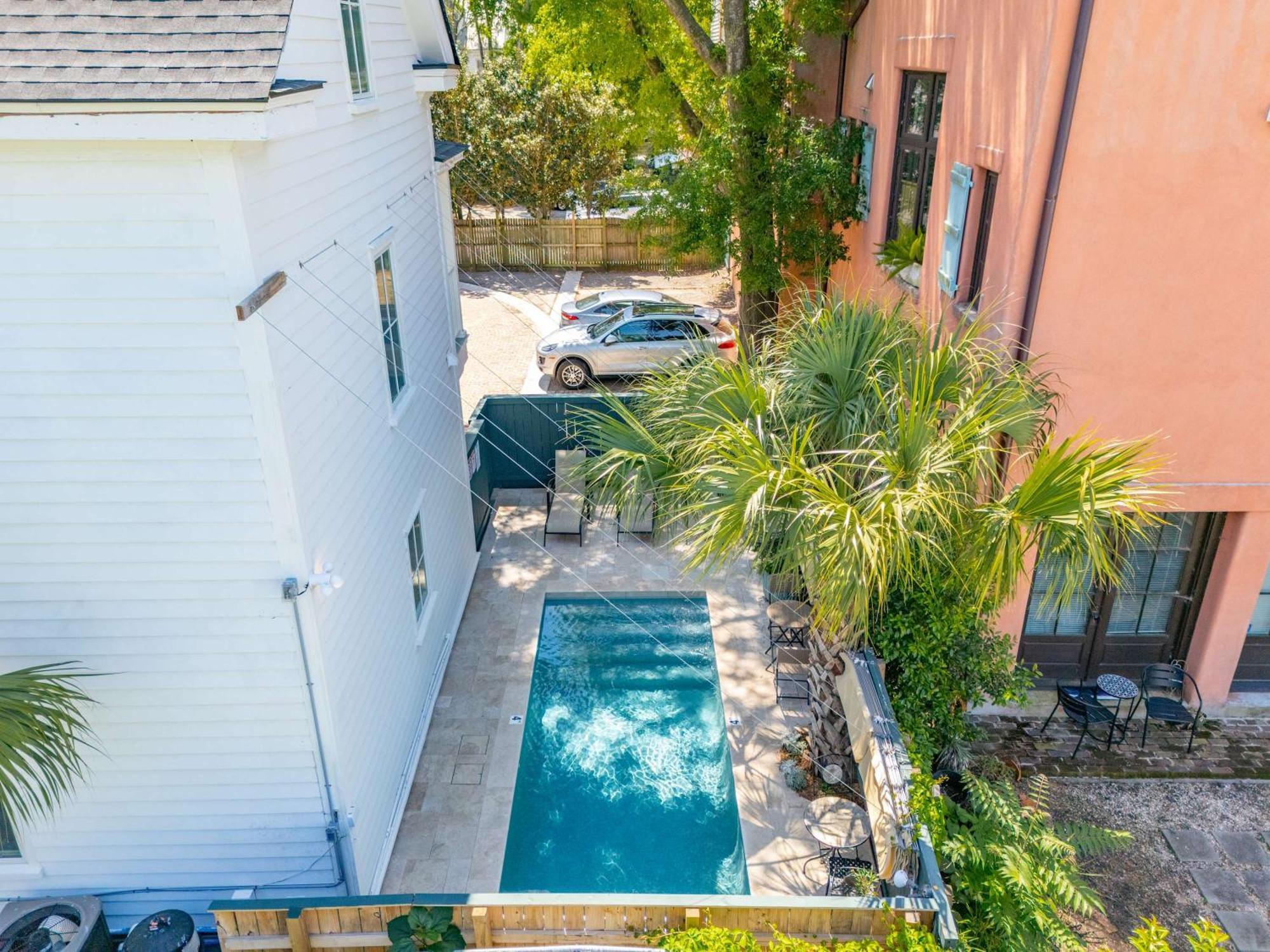 Artsy In Victorian With Heated Salt Water Pool Holiday home