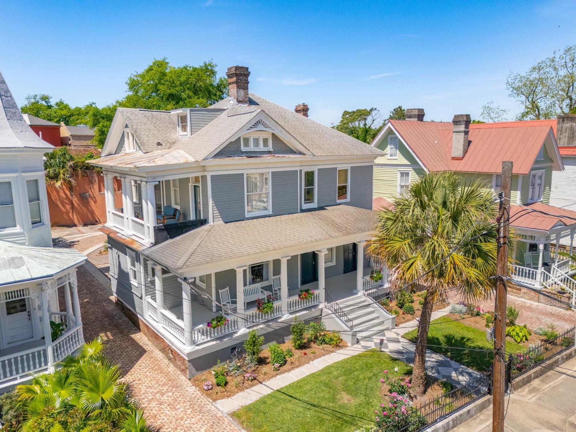 Artsy In Victorian With Heated Salt Water Pool Holiday home Charleston