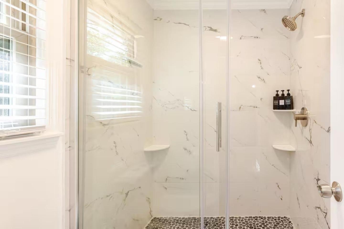 Cozy Retreat Close To Downtown Holiday home