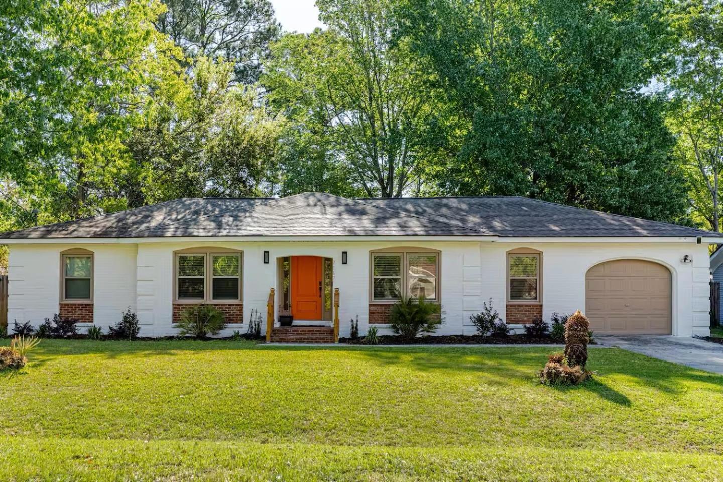 Cozy Retreat Close To Downtown Holiday home