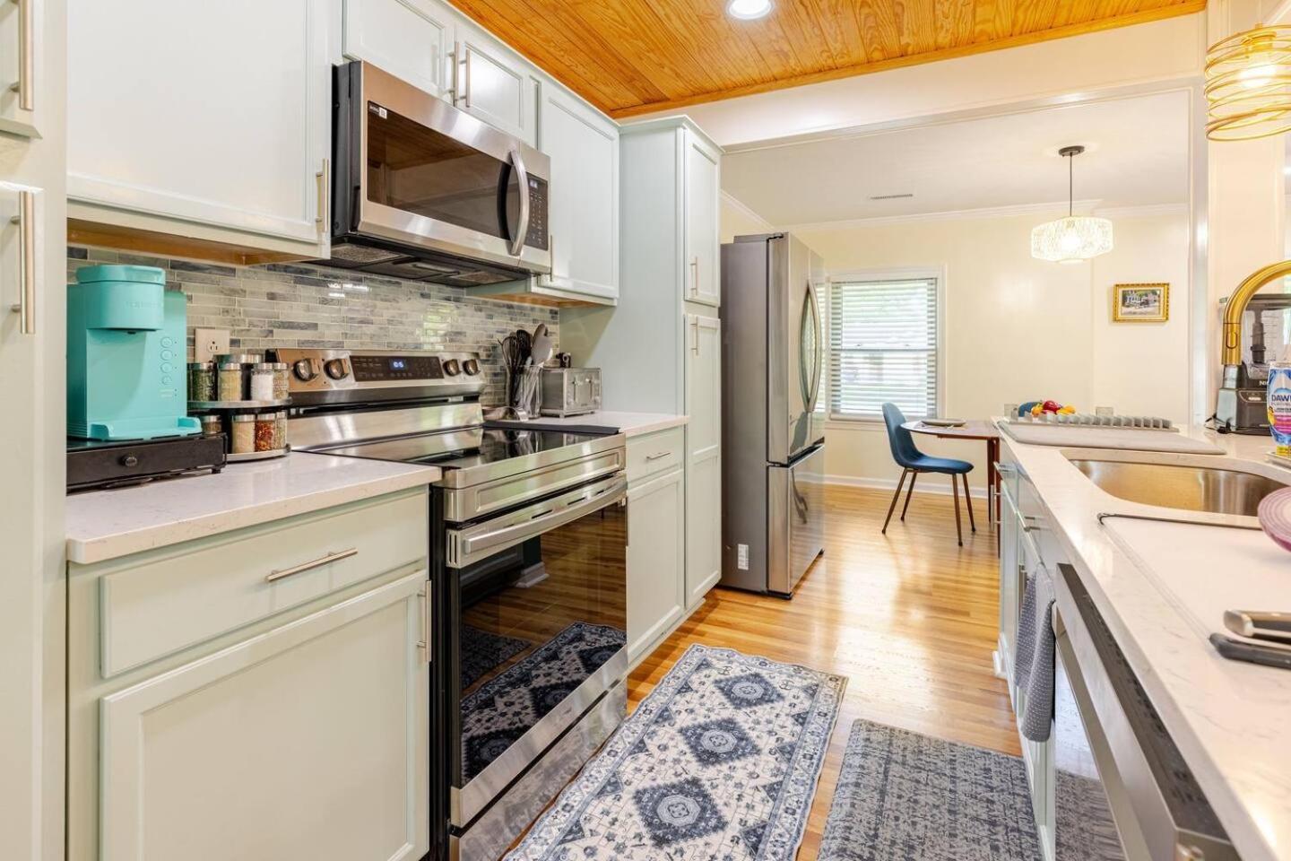 Cozy Retreat Close To Downtown Holiday home Charleston