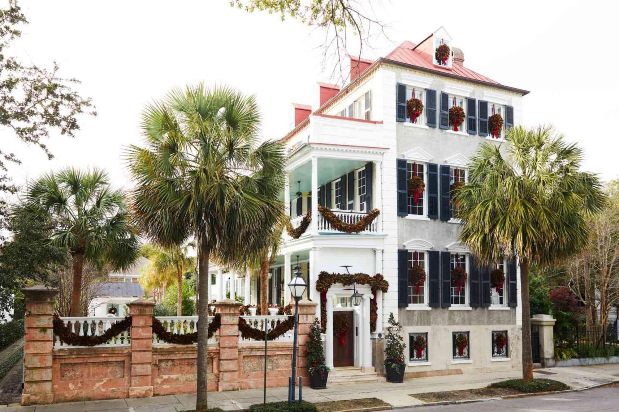Sunset Serenity!!-tropical Waterfront Oasis-huge Private Patio-10min To Kingst & Beaches