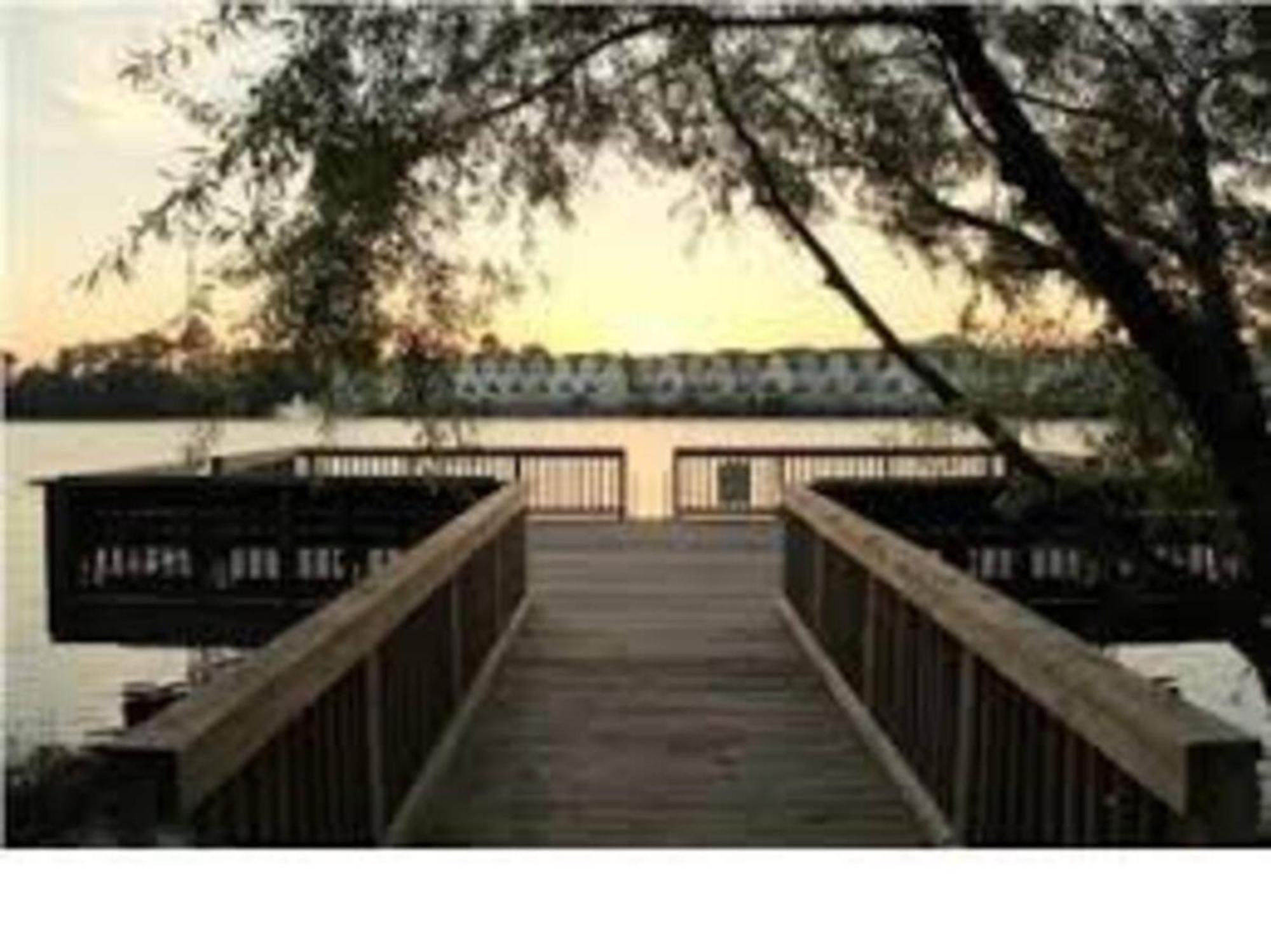 Sunset Serenity!!-tropical Waterfront Oasis-huge Private Patio-10min To Kingst & Beaches Holiday home