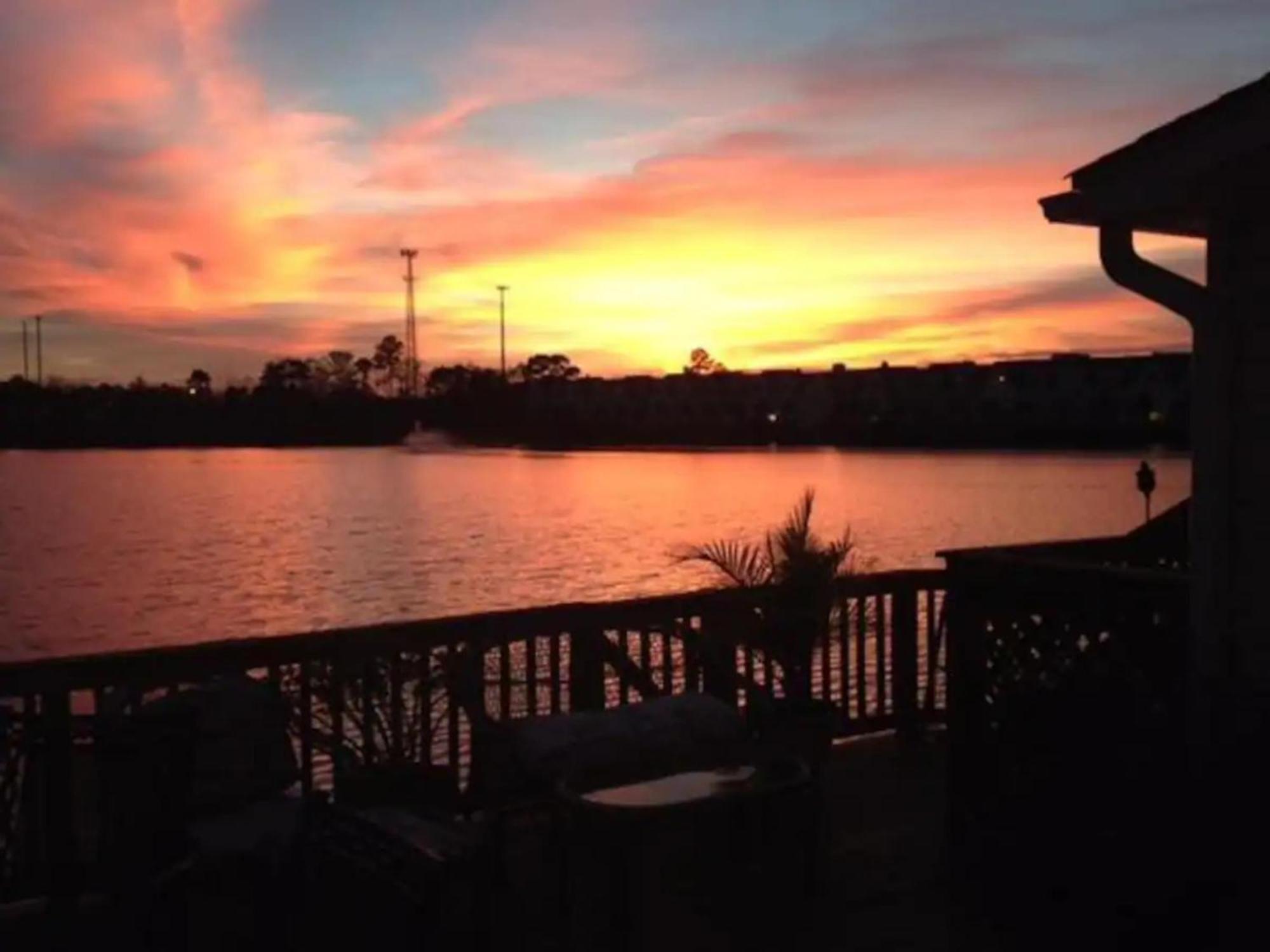 Sunset Serenity!!-tropical Waterfront Oasis-huge Private Patio-10min To Kingst & Beaches * Charleston