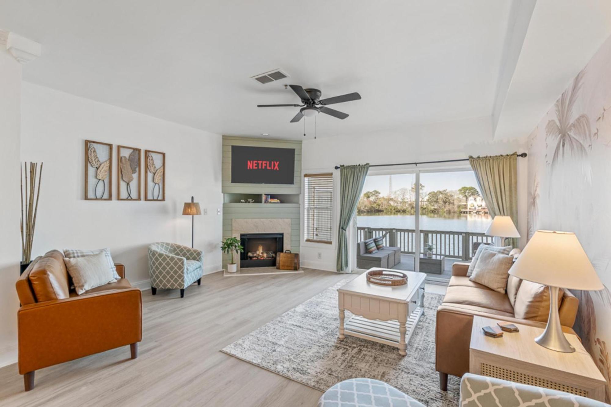 Sunset Serenity!!-tropical Waterfront Oasis-huge Private Patio-10min To Kingst & Beaches