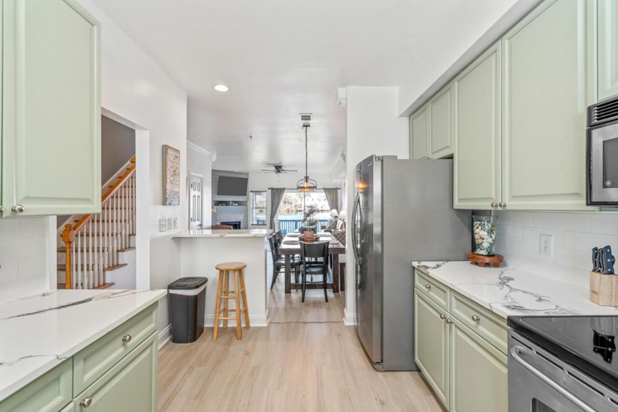 Holiday home Sunset Serenity!!-tropical Waterfront Oasis-huge Private Patio-10min To Kingst & Beaches Charleston