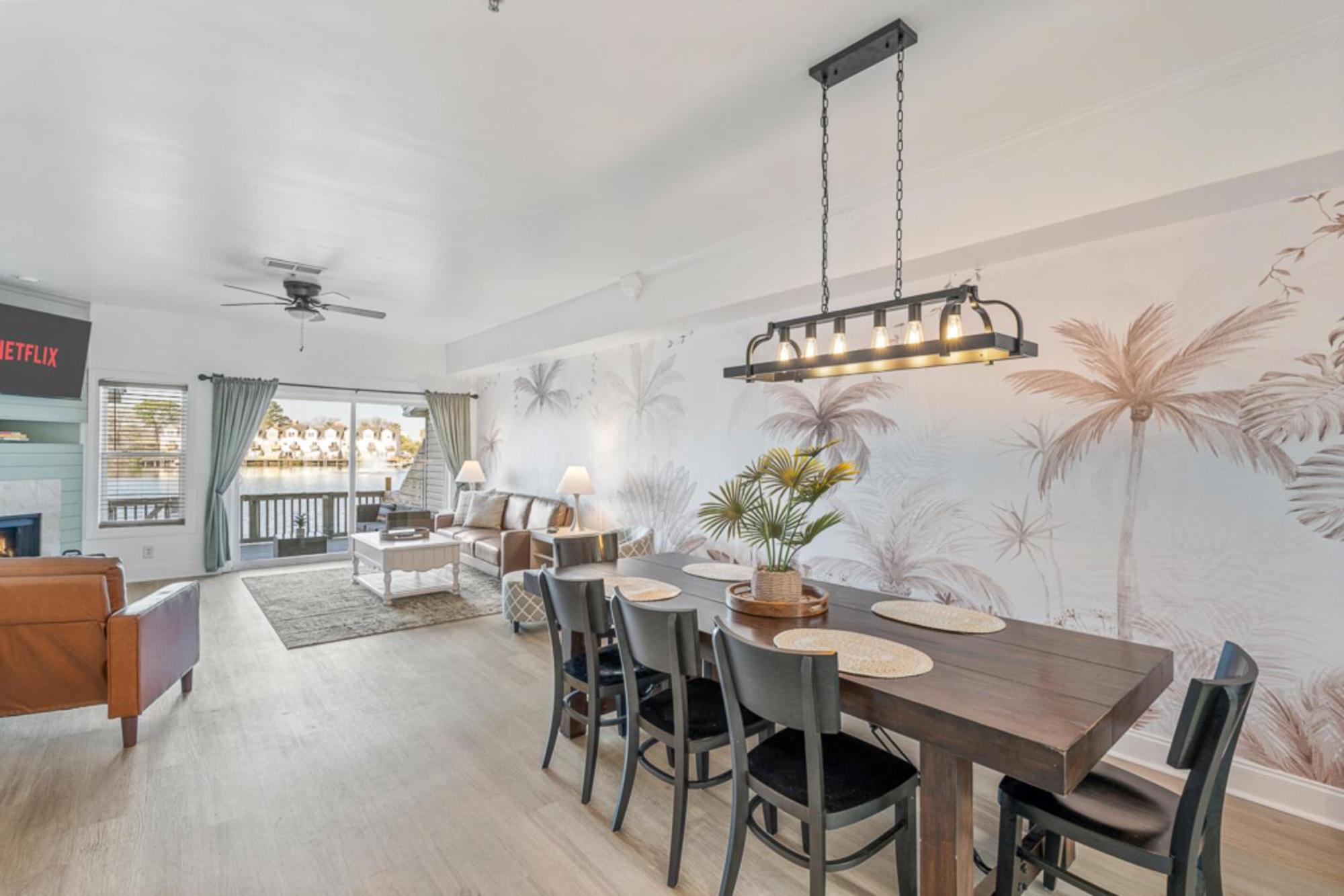 Sunset Serenity!!-tropical Waterfront Oasis-huge Private Patio-10min To Kingst & Beaches