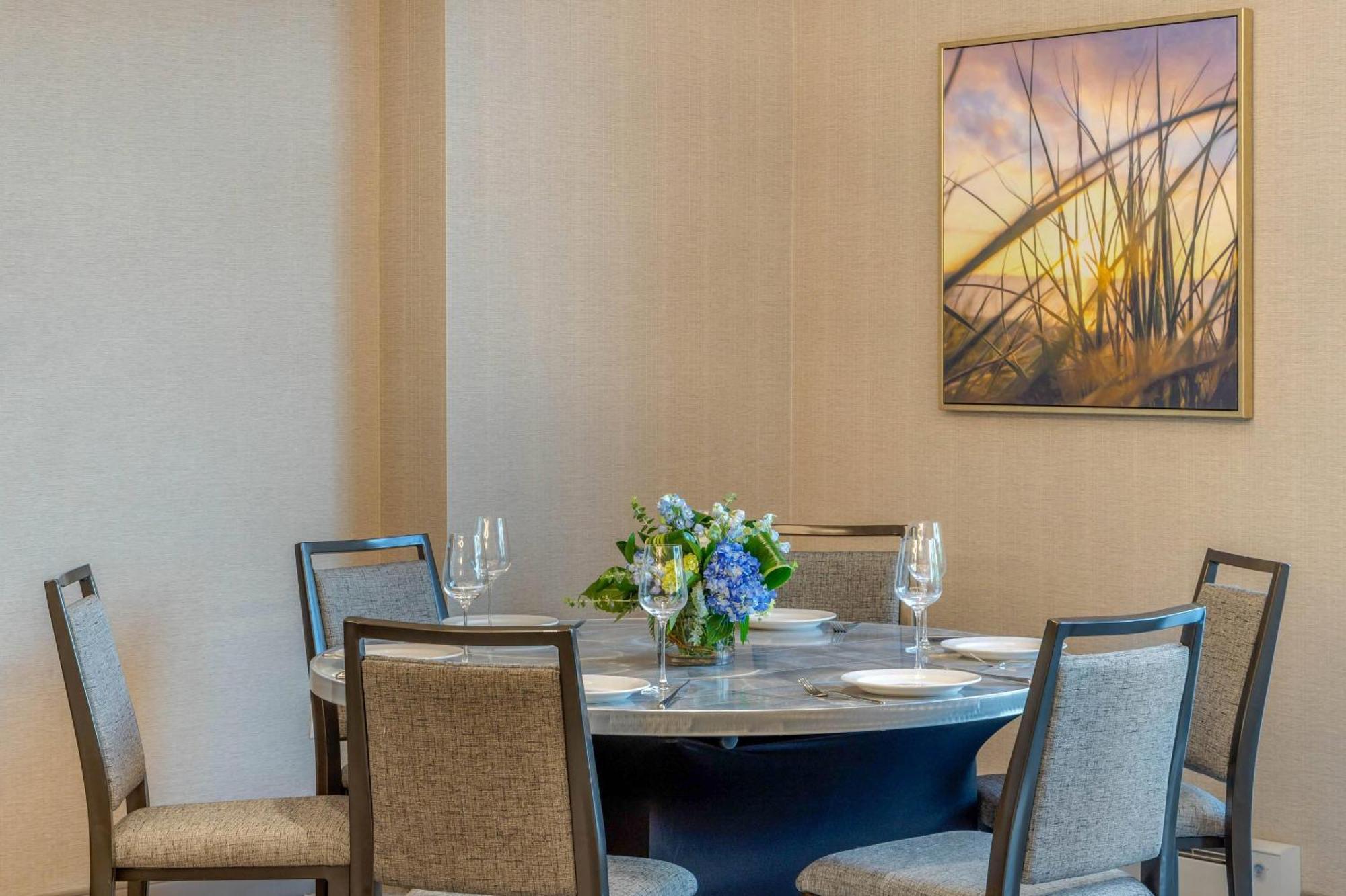 Cambria Riverview Hotel 3*