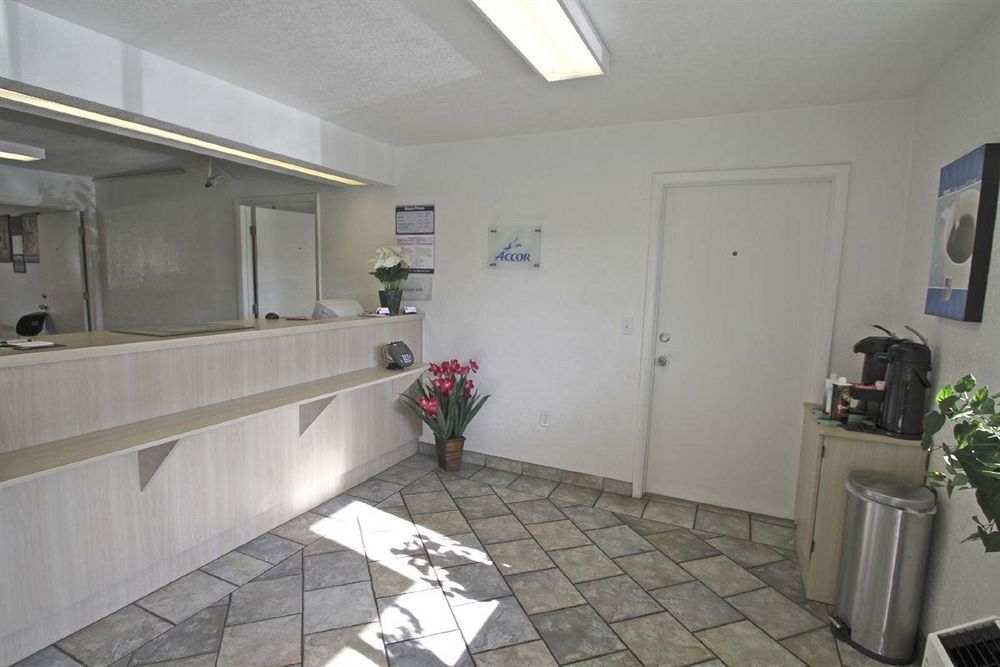 West Ashley Hotel 2*