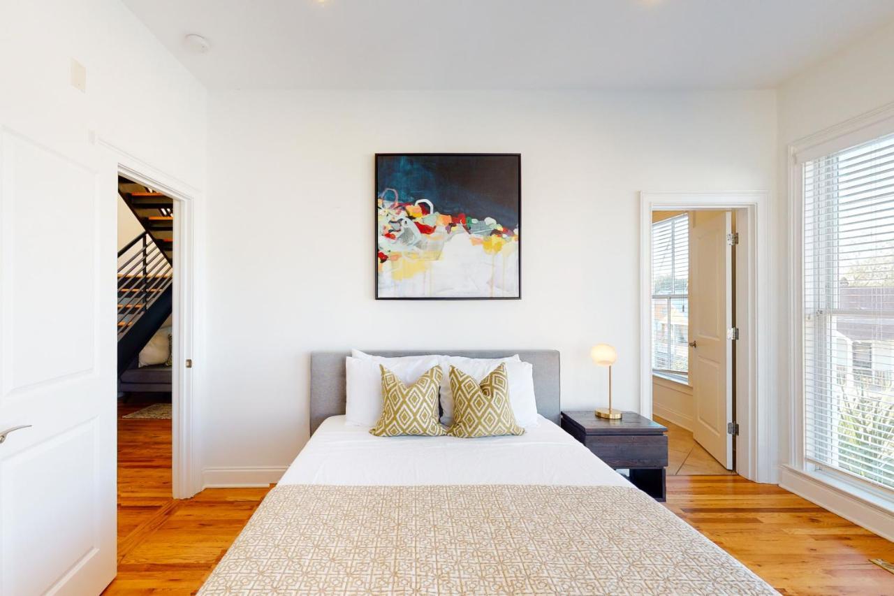 Contemporary In Perfect Location - 207 B St Philip Street Holiday home Charleston