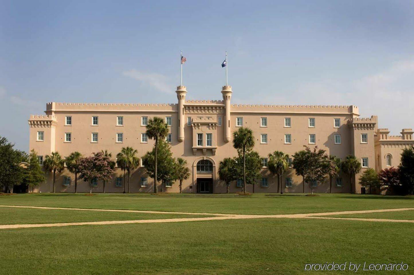 Hotel Embassy - Historic District 3*